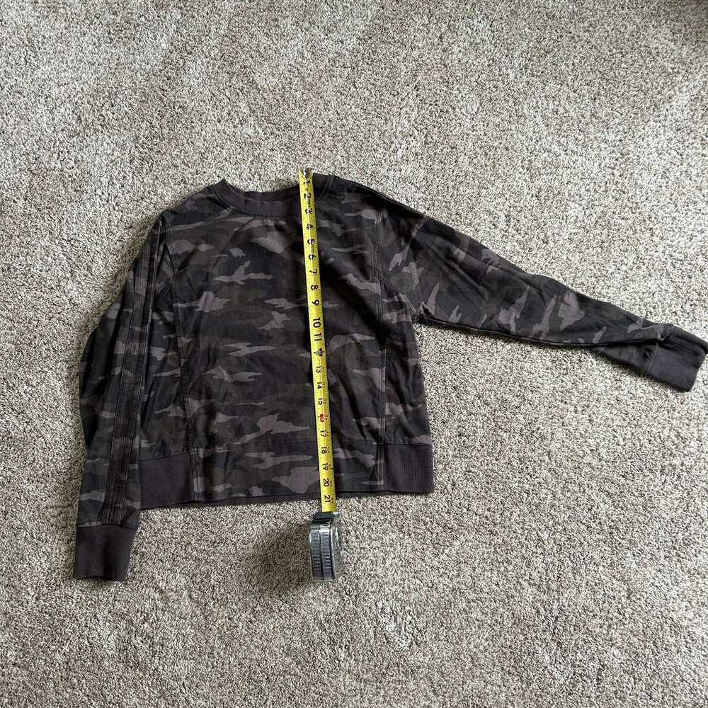 Black camo women crewneck sweatshirt